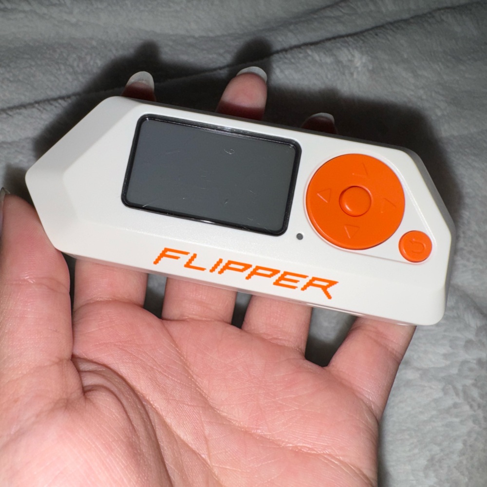 Flipper zero with box